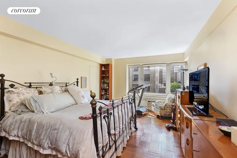 New York City Real Estate | View 45 East End Avenue, 9GH | Master Bedroom | View 12