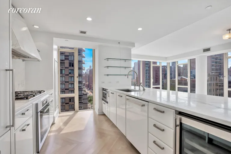 New York City Real Estate | View 305 East 85th Street, 9D | room 2 | View 3