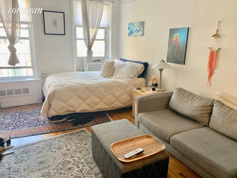 New York City Real Estate | View 215 East 29th Street, 54 | Comfortable space | View 2