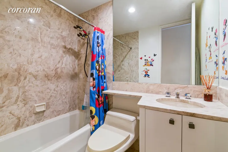 New York City Real Estate | View 100 United Nations Plaza, 8E | En suite 2nd bathroom | View 6