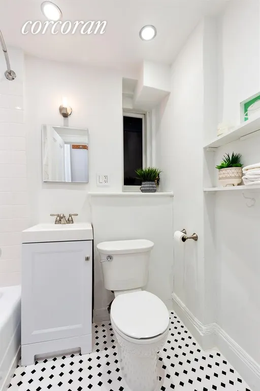 New York City Real Estate | View 179 Columbia Heights, 21 | Bathroom | View 7