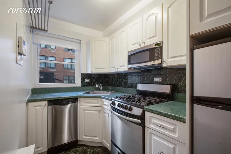 New York City Real Estate | View 321 East 45th Street, 7D | room 1 | View 2