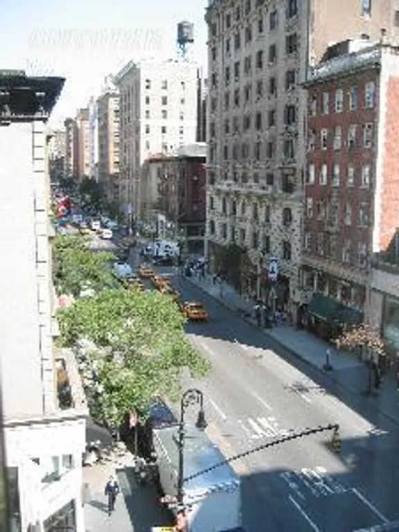 New York City Real Estate | View 21 East 61st Street, 612 | room 2 | View 3