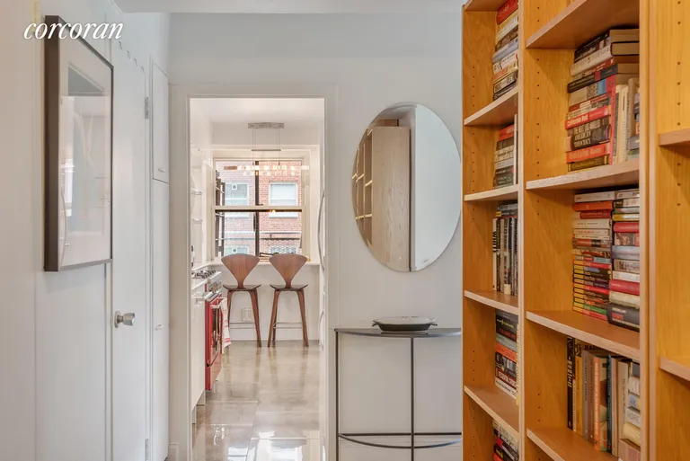 New York City Real Estate | View 70 La Salle Street, 10G | Great foyer | View 8