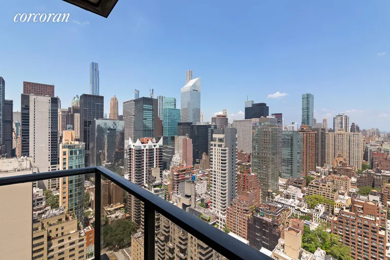 New York City Real Estate | View 100 United Nations Plaza, 37E | Panoramic city views to the W and N | View 9