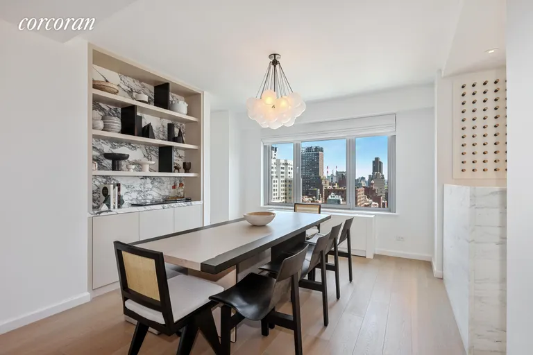 New York City Real Estate | View 200 East 62Nd Street, 17B | room 2 | View 3