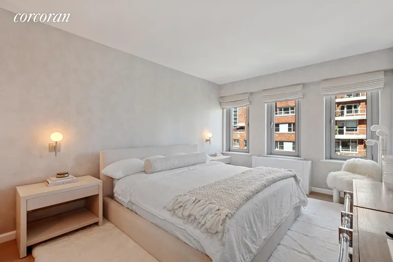 New York City Real Estate | View 200 East 62Nd Street, 17B | room 6 | View 7
