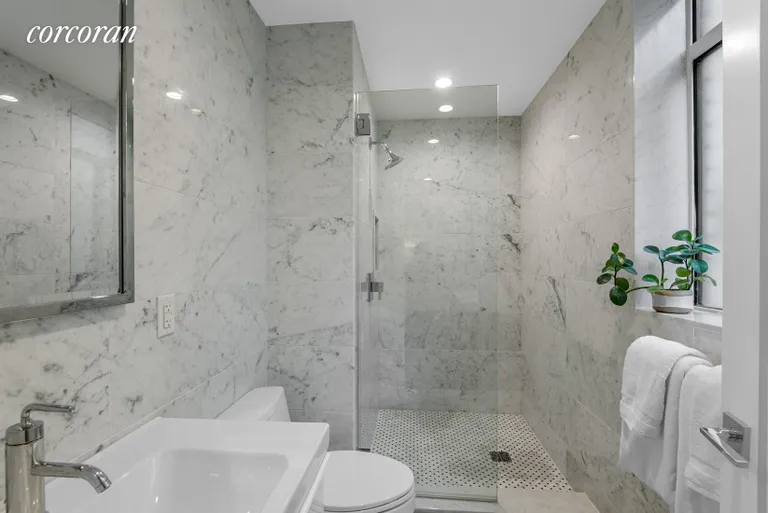 New York City Real Estate | View 140 Riverside Drive, 3D | Gorgeous En-Suite Master Bath | View 6