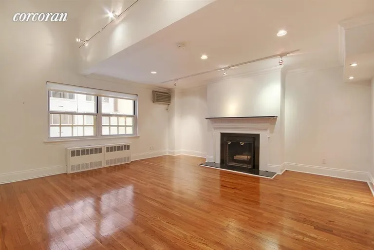 New York City Real Estate | View 13 East 69th Street, 3R | 2 Beds, 2 Baths | View 1