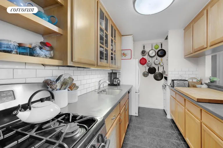 New York City Real Estate | View 531 Main Street, 1127 | huge pantry, excellent storage & work space | View 4