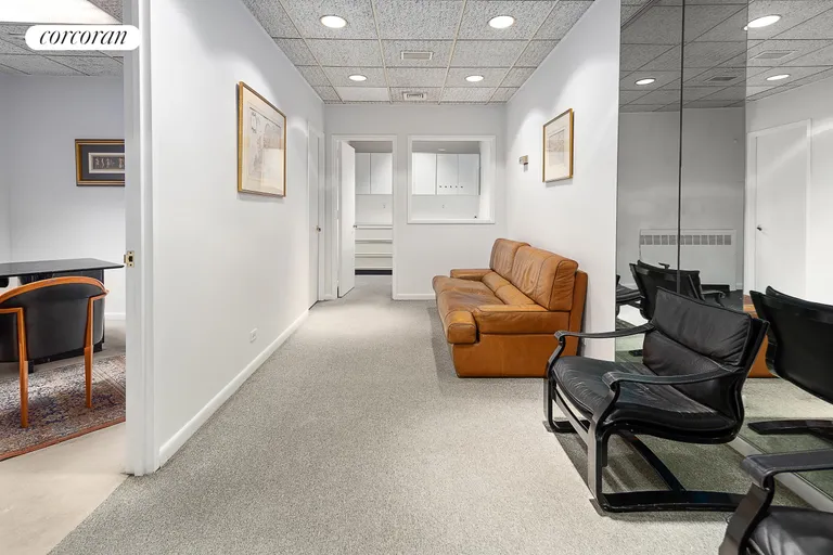 New York City Real Estate | View 1001 Fifth Avenue, 1N | Waiting Room | View 2