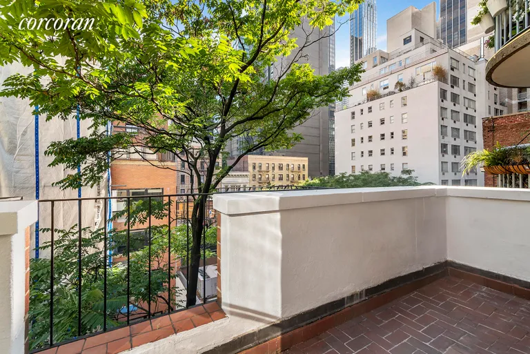 New York City Real Estate | View 230 East 52nd Street, PHD | room 2 | View 3