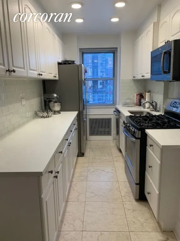 New York City Real Estate | View 301 East 66th Street, 6H | 1 Bed, 1 Bath | View 1
