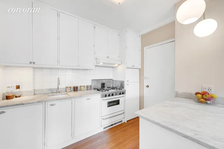 New York City Real Estate | View 30 Remsen Street, 3b | room 4 | View 5