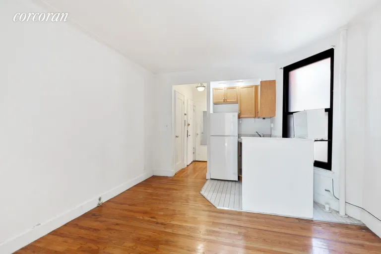 New York City Real Estate | View 210 East 84th Street, 5A | room 2 | View 3