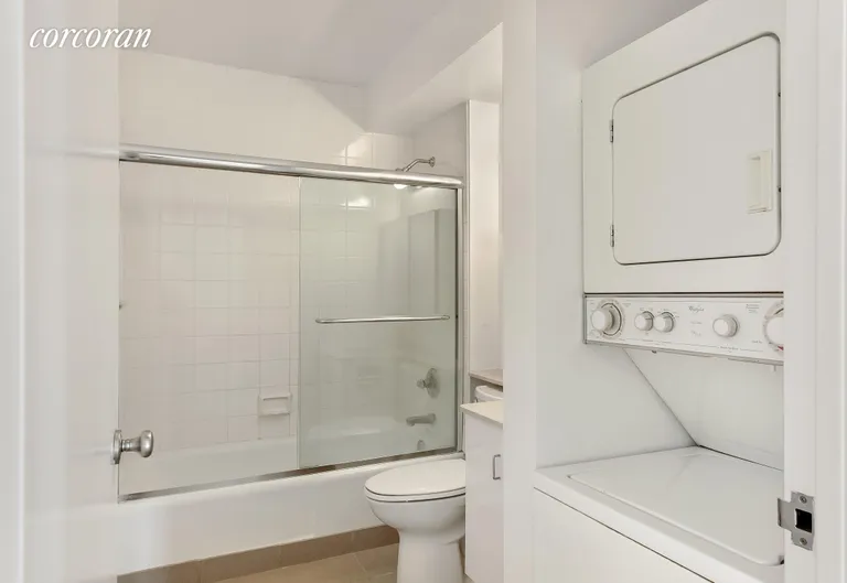 New York City Real Estate | View 2250 Broadway, 11D | Full Bath with W/D | View 5