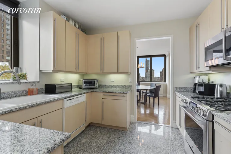 New York City Real Estate | View 2 Columbus Avenue, 21A | room 2 | View 3