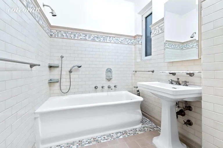 New York City Real Estate | View 151 Central Park West, 6N | Bathroom | View 10