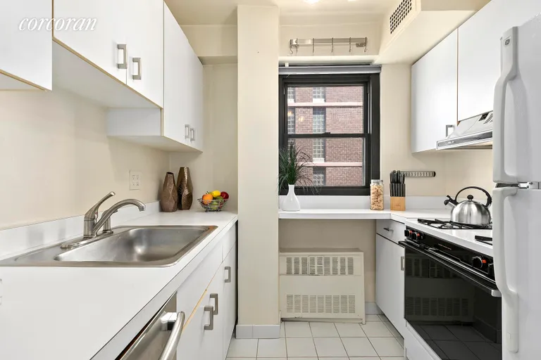 New York City Real Estate | View 301 East 64th Street, 16A | room 5 | View 6