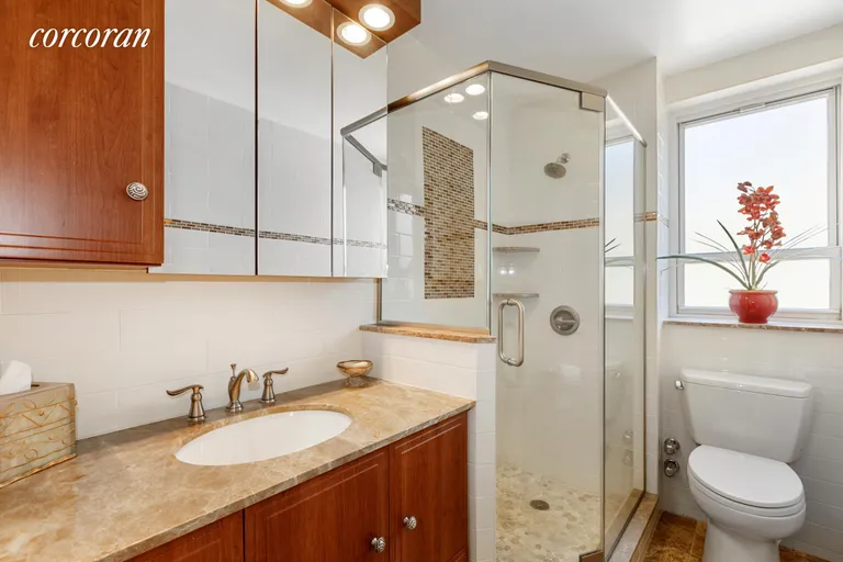 New York City Real Estate | View 45 East End Avenue, 15J | Marble Bathroom | View 4