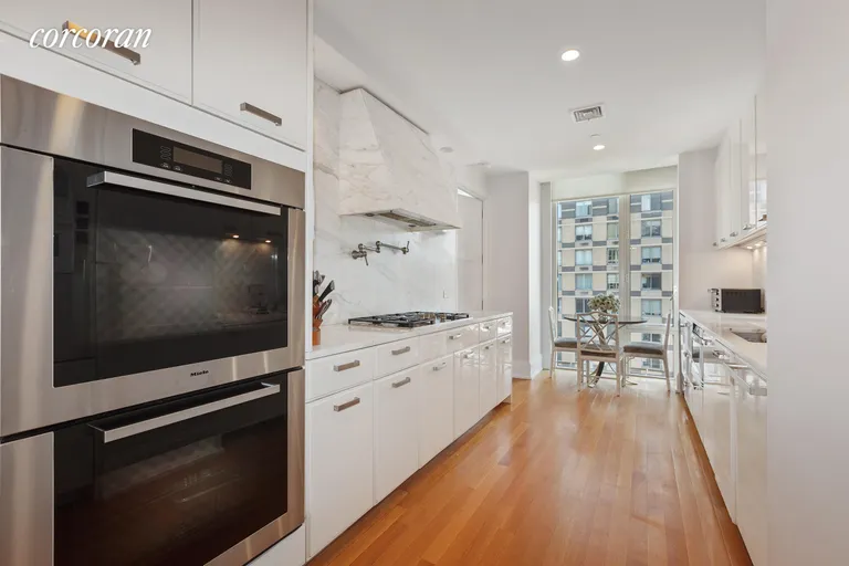 New York City Real Estate | View 305 East 85th Street, 19A | room 2 | View 3
