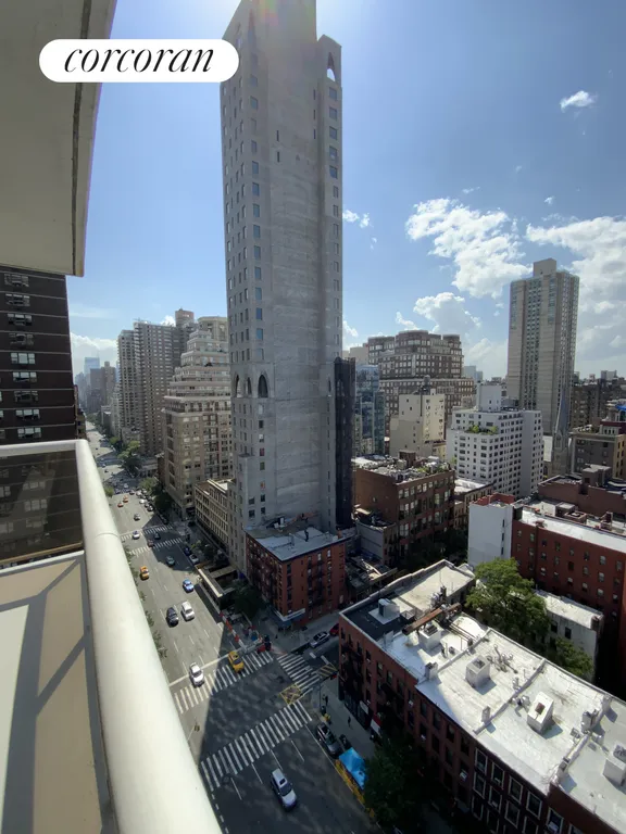 New York City Real Estate | View 200 East 89th Street, 19B | room 4 | View 5