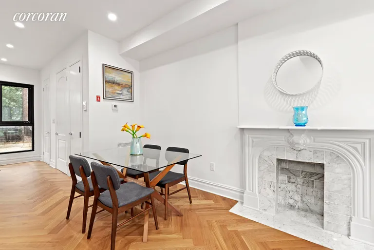 New York City Real Estate | View 881 Park Avenue | room 2 | View 3