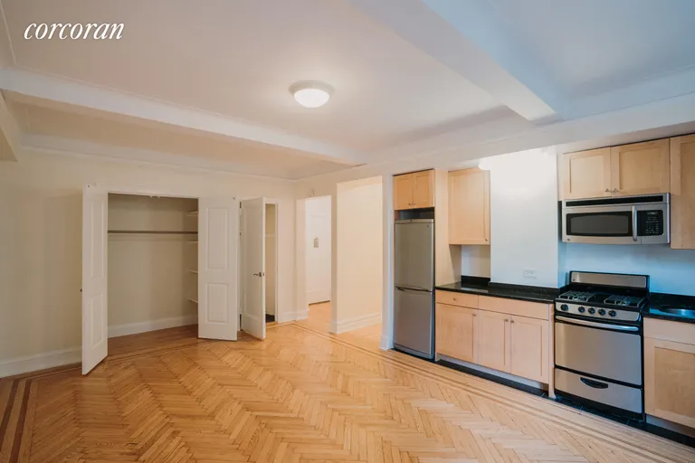 New York City Real Estate | View 210 East 68th Street, 14M | room 3 | View 4