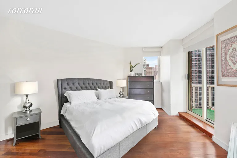 New York City Real Estate | View 206 East 95th Street, PHB | room 4 | View 5
