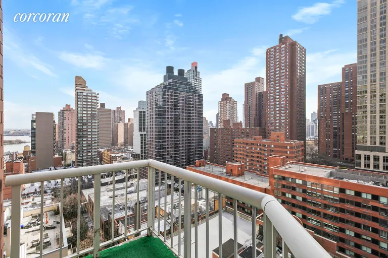 New York City Real Estate | View 206 East 95th Street, PHB | room 8 | View 9