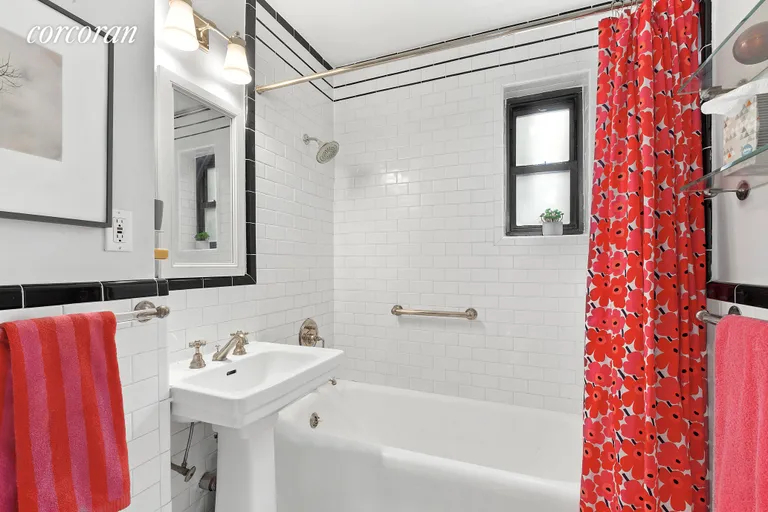 New York City Real Estate | View 229 East 79th Street, 15F | Bathroom | View 8