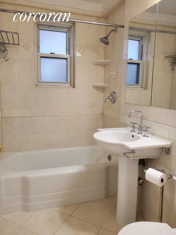 New York City Real Estate | View 200 East 84th Street, 2-H | room 5 | View 6