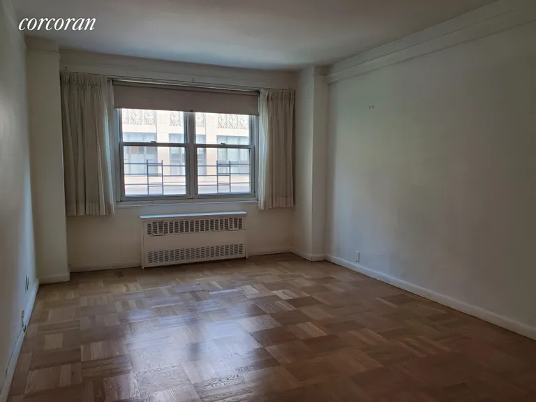 New York City Real Estate | View 200 East 84th Street, 2-H | room 4 | View 5