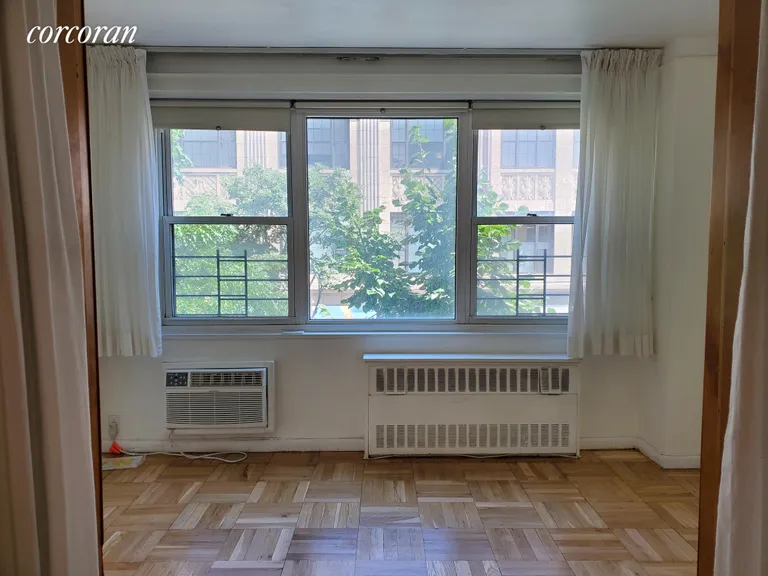 New York City Real Estate | View 200 East 84th Street, 2-H | room 3 | View 4