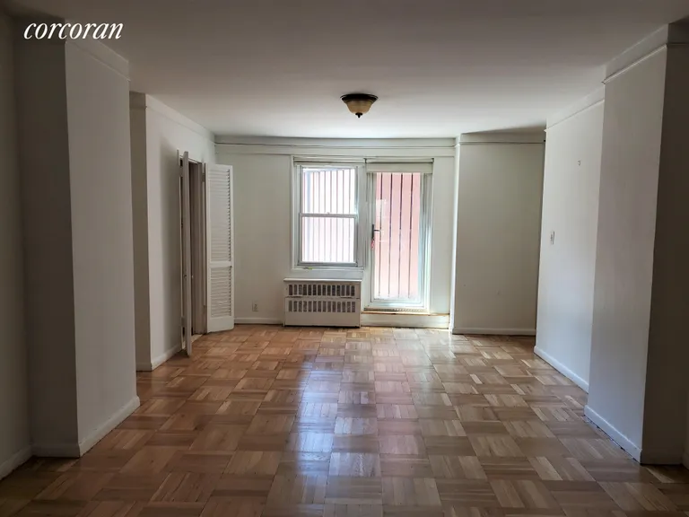 New York City Real Estate | View 200 East 84th Street, 2-H | room 1 | View 2