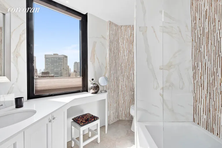 New York City Real Estate | View 80 East End Avenue, 20B | Master Bath | View 8