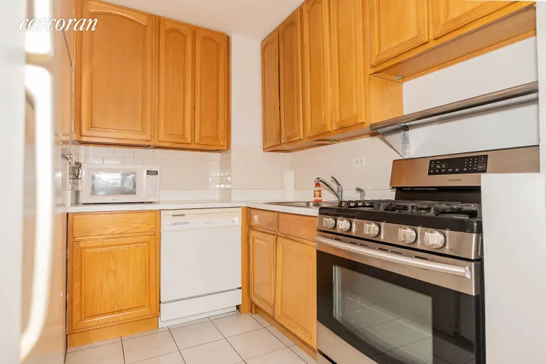 New York City Real Estate | View 300 West 110th Street, 20-J | room 3 | View 4
