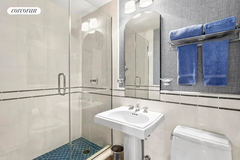 New York City Real Estate | View 176 East 71st Street, PHD | Second Bath | View 9