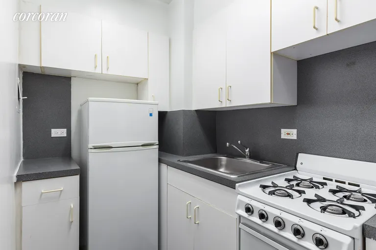 New York City Real Estate | View 420 East 55th Street, 2K | room 2 | View 3