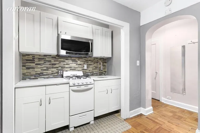 New York City Real Estate | View 140 East 40th Street, 6-J | Kitchen | View 2