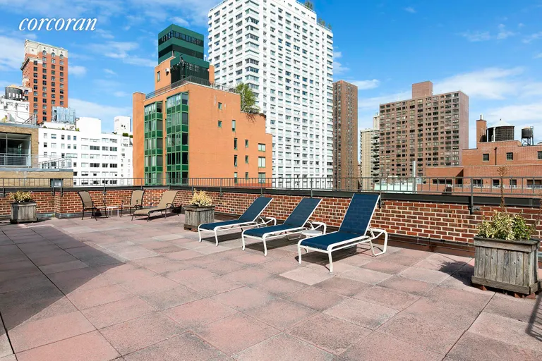 New York City Real Estate | View 233 East 69th Street, 5O | Spacious residents' roofdeck | View 8