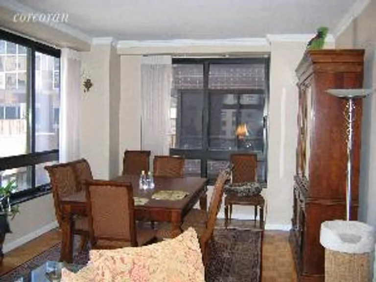 New York City Real Estate | View 100 United Nations Plaza, 9G | room 2 | View 3