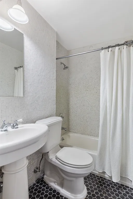 New York City Real Estate | View 7 South Portland Avenue, 3A | Bathroom | View 3