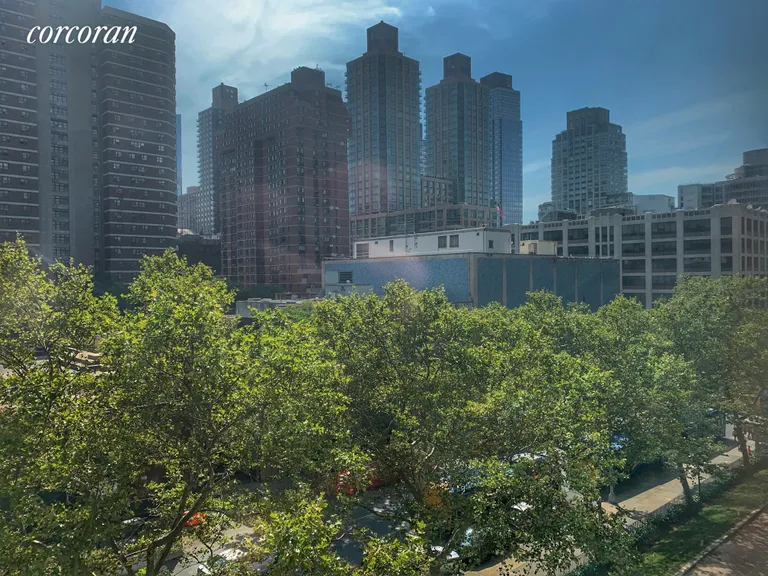 New York City Real Estate | View 142 West End Avenue, 5-S | room 2 | View 3