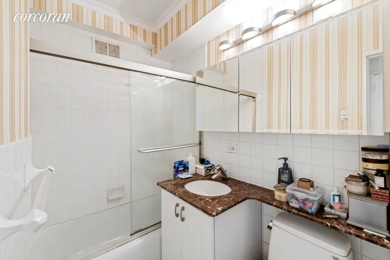 New York City Real Estate | View 425 East 79th Street, 1G | room 2 | View 3