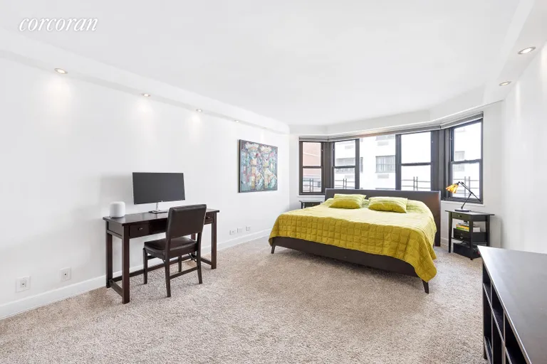 New York City Real Estate | View 401 East 89th Street, 8GH | Select a Category | View 5