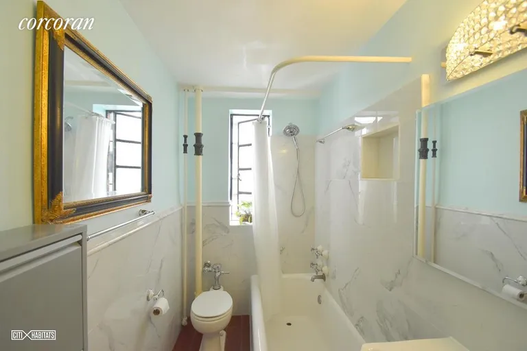 New York City Real Estate | View 140 East 40th Street, 6C | Bathroom | View 6