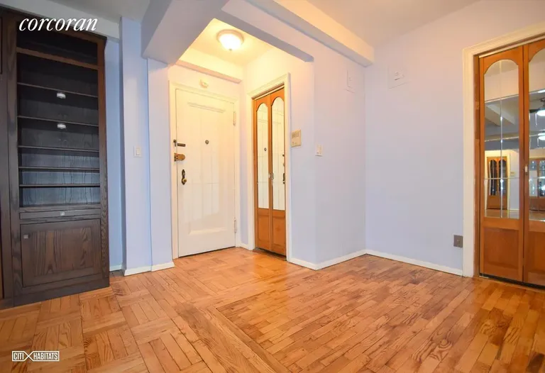 New York City Real Estate | View 140 East 40th Street, 6C | Entry Foyer | View 5