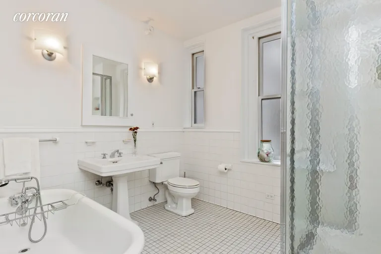 New York City Real Estate | View 37 West 93rd Street, 17 | Owners Bath | View 13