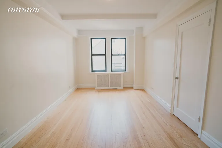 New York City Real Estate | View 210 East 68th Street, 11L | room 1 | View 2